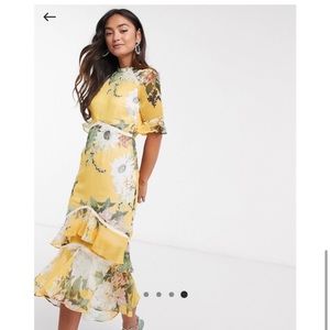 Hope & Ivy Yellow Floral Print Open Back Midaxi Ruffle Hem Dress
